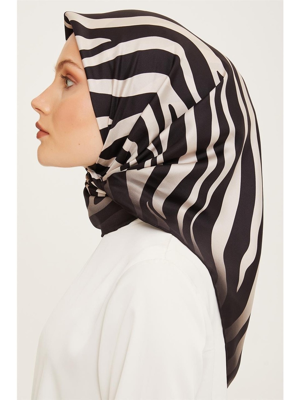 ARMİNE Sura İpek Eşarp 8274-01 1 ARMİNE Sura İpek Eşarp 8274-01 2